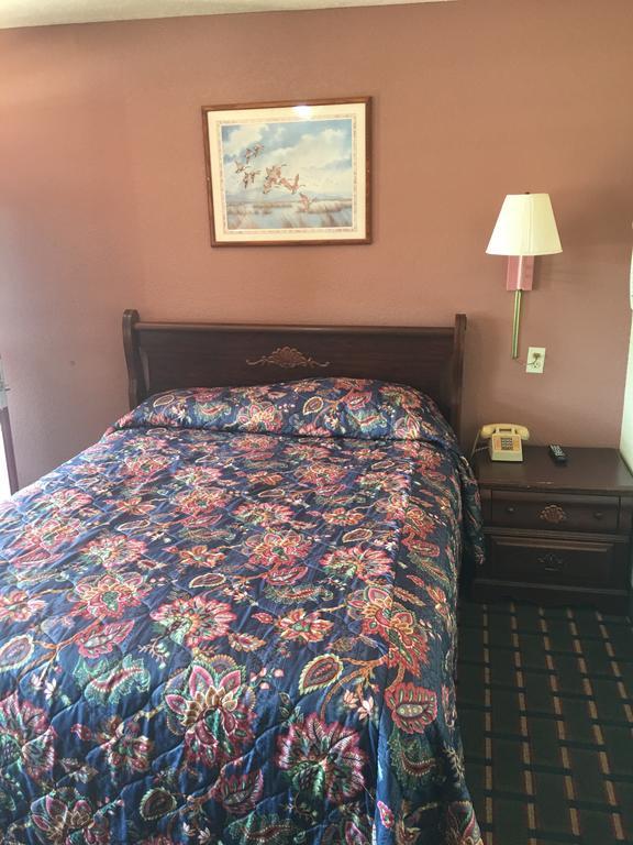 Best Value Inn Motel Sandusky Marianna Zewnętrze zdjęcie