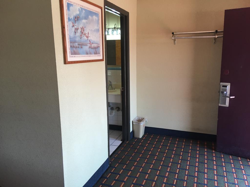Best Value Inn Motel Sandusky Marianna Zewnętrze zdjęcie