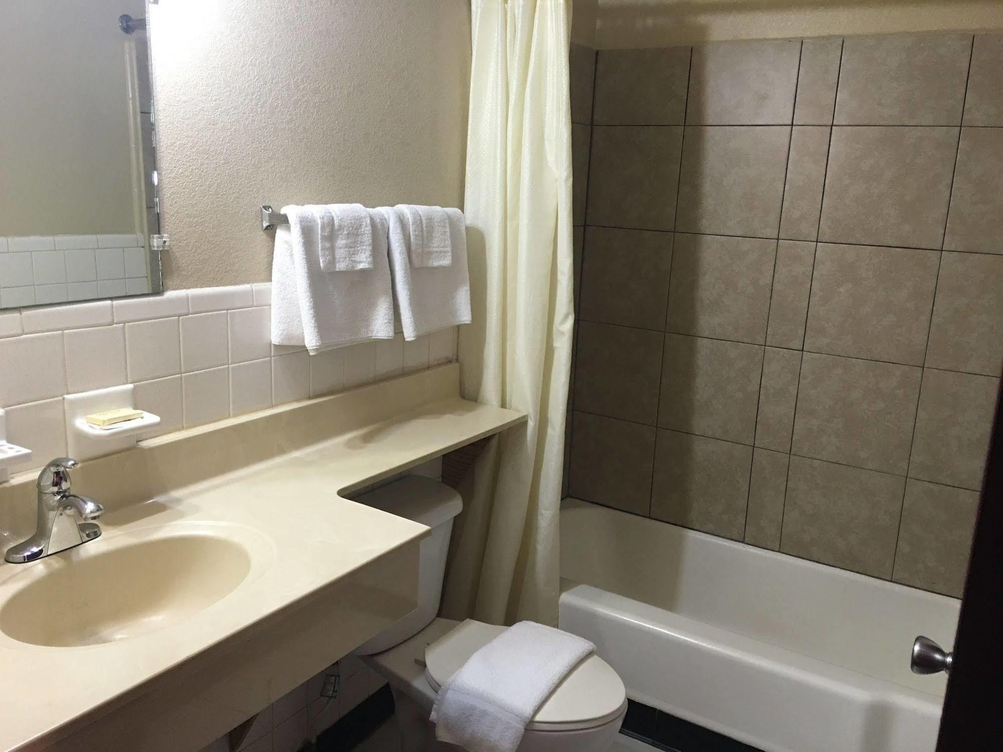 Best Value Inn Motel Sandusky Marianna Zewnętrze zdjęcie